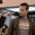 Lock Out : Guy Pearce en pleine action sur le tournage (VIDEO)