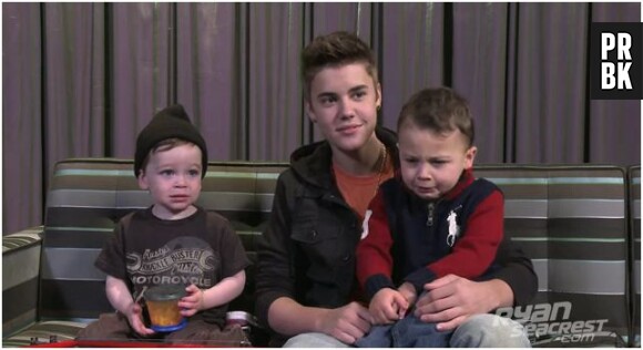 Justin Bieber fait des câlins à des bébés !
