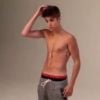 Justin Bieber se la joue topless pour une séance photo