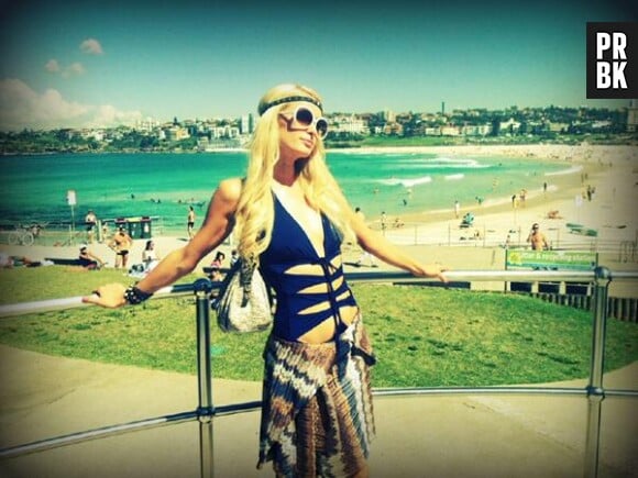Paris Hilton reine de la plage et bientôt du dancefloor ?