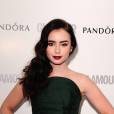 Lily Collins a choisi une robe Alexander McQueen