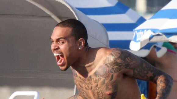 Chris Brown et Drake : baston et insultes pour Rihanna ! (PHOTO)