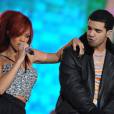 Rihanna, au coeur du conflit entre Drake et Chris Brown