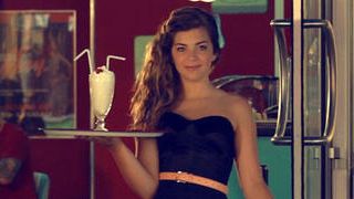 Caroline Costa EXCLU : On a beau dire, son clip ambiance US et années 60 ! (VIDEO)