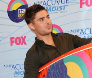 Zac Efron prêt à aller surfer !