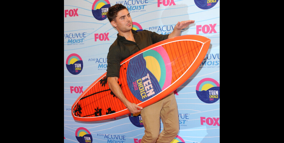 Zac Efron prêt à aller surfer !