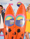 Candice Accola et Michael Trevino et leurs trophées aux Teen Choice Awards 2012