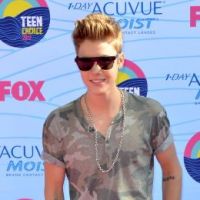 Teen Choice Awards 2012 : Justin Bieber en mode beau-gosse à lunettes, Nina Dobrev hot (PHOTOS)