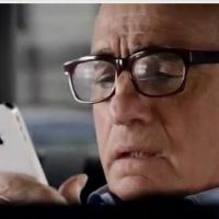 Martin Scorsese en mode acteur et pote de Siri sur l'Iphone 4S (VIDEO)