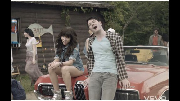Carly Rae Jepsen et Owl City : Good Time, le clip plein de soleil (VIDEO)