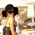 Paris Hilton prend la pose à Saint Tropez