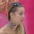 Fanny fait sa commère et tente de rallier Julien, Sacha et Vivi à sa cause !