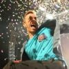 Chris Martin à fond lors d'un concert de Coldplay