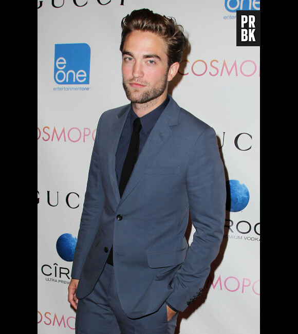Robert Pattinson trop classe dans son costume gris !