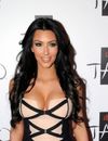 Kim est une habituée des tenues provocantes !
