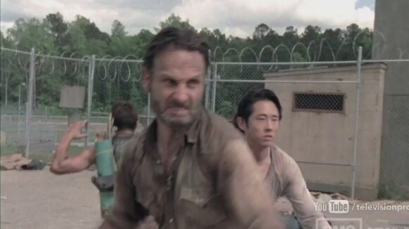 The Walking Dead saison 3 : la nouvelle bande-annonce qui dégomme les zombies ! (VIDEO)