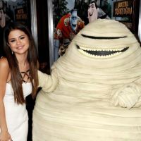 Selena Gomez botte le c*l de Bruce Willis au box-office US avec Hotel Transylvania !
