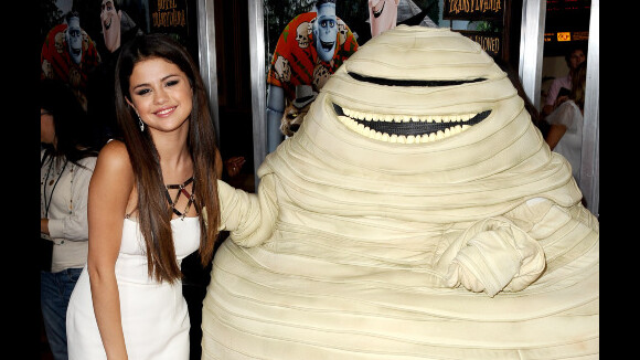 Selena Gomez botte le c*l de Bruce Willis au box-office US avec Hotel Transylvania !