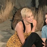 Miley Cyrus toujours aussi sexy pour son retour dans Mon Oncle Charlie (PHOTOS)