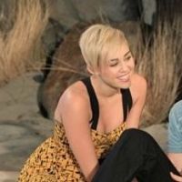 Miley Cyrus toujours aussi sexy pour son retour dans Mon Oncle Charlie (PHOTOS)