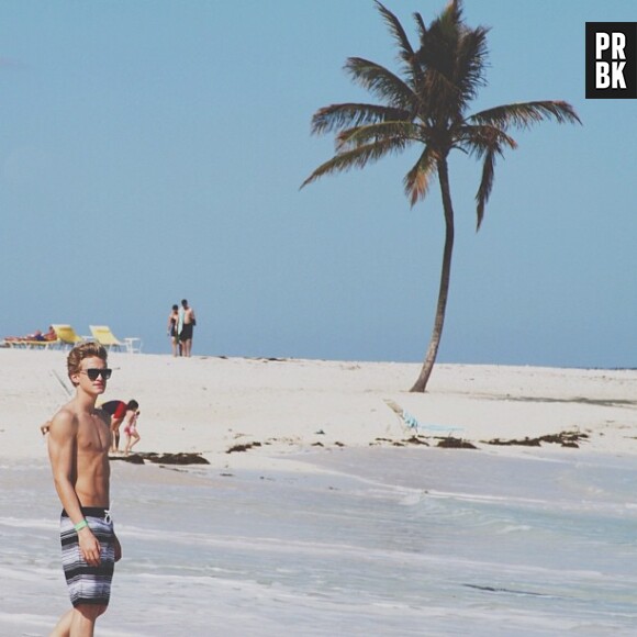 Cody Simpson, en mode beau gosse aux Bahamas