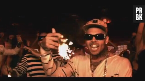 Chris Brown prouve qu'il s'est faire la fiesta dans le clip de Swizz Beatz !