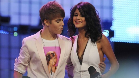 Selena Gomez suit Justien Bieber en tournée, et énerve certains Beliebers !