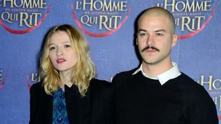 L'Homme qui rit : interview décalée de Christa Théret et Marc-André Grondin !