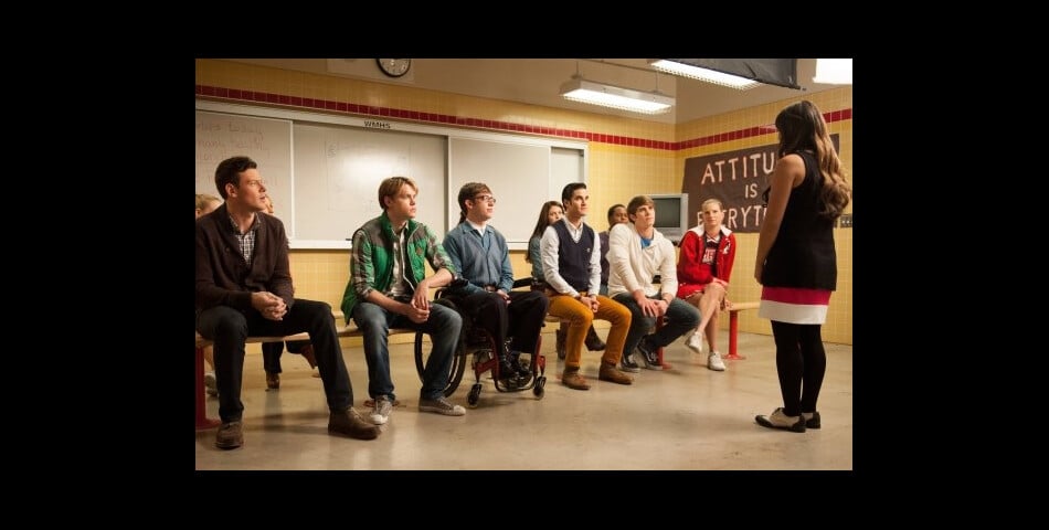 Tina explique aux New Directions le principe du bal de Glee