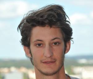 Pierre Niney va vous surprendre dans la peau d'Yves Saint Laurent