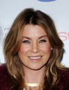 Ellen Pompeo a choisi un manteau style moumoute, un slim en cuir et des baskets