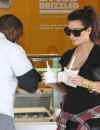 Kim Kardashian et Kanye West ont décidé de marquer leur retour à Los Angeles en s'offrant une glace... deux pour Kim. Fringale de femme enceinte oblige.