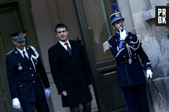 Manuel Valls, le ministre de l'Intérieur, se rendra dans la journée auprès des camarades des policiers tués.