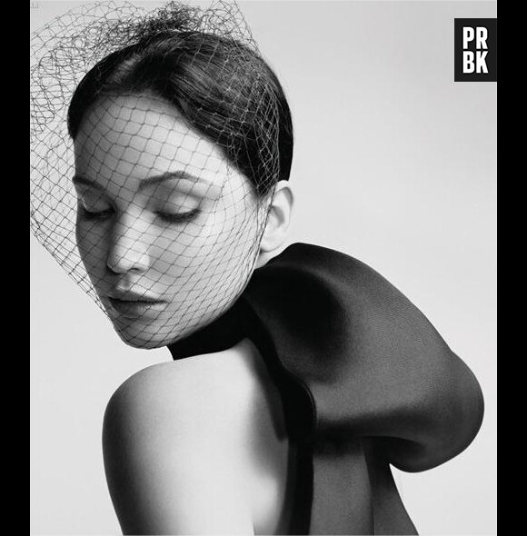 Jennifer Lawrence aidée par Photoshop pour Miss Dior