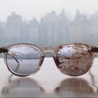 John Lennon : ses lunettes ensanglantées sur le Twitter de Yoko Ono
