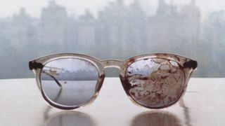 John Lennon : ses lunettes ensanglantées sur le Twitter de Yoko Ono