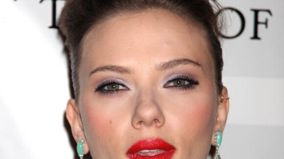 Scarlett Johansson : "J'aime mes courbes, ma chute de reins, je me déhanche et j'assume"