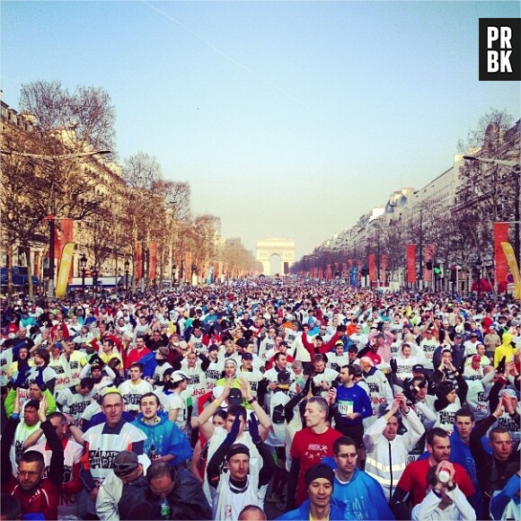 Les 50 000 coureurs du Marathon de Paris 2013 réunis sur les Champs Elysées