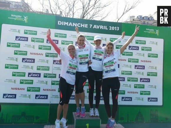 Les Miss sur le podium après le Marathon de Paris 2013