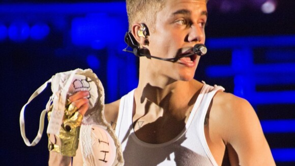 Justin Bieber : en concert, il met des soutifs