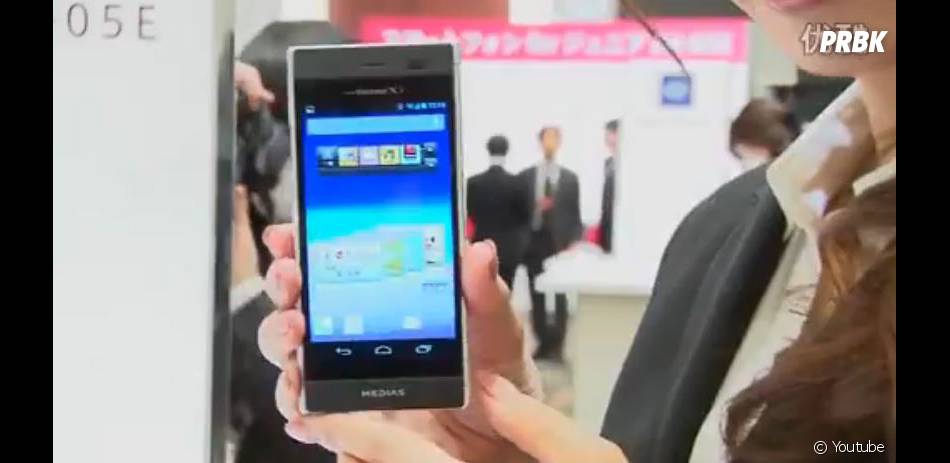 Le dernier smartphone de NEC cache deux écrans