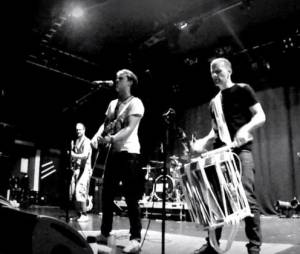 Bastian Baker dévoile les coulisses de ses concerts dans le clip de Tomorrow May Not Be Better