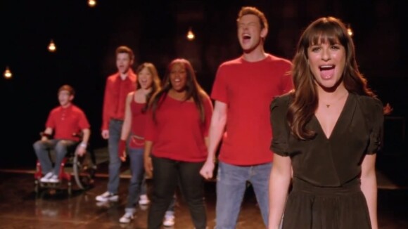 Glee saison 4 : Rachel chante Don't Stop Believing et rend les fans nostalgiques (SPOILER)