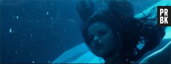 Selena Gomez sous l'eau pour le clip de son titre Come & Get It