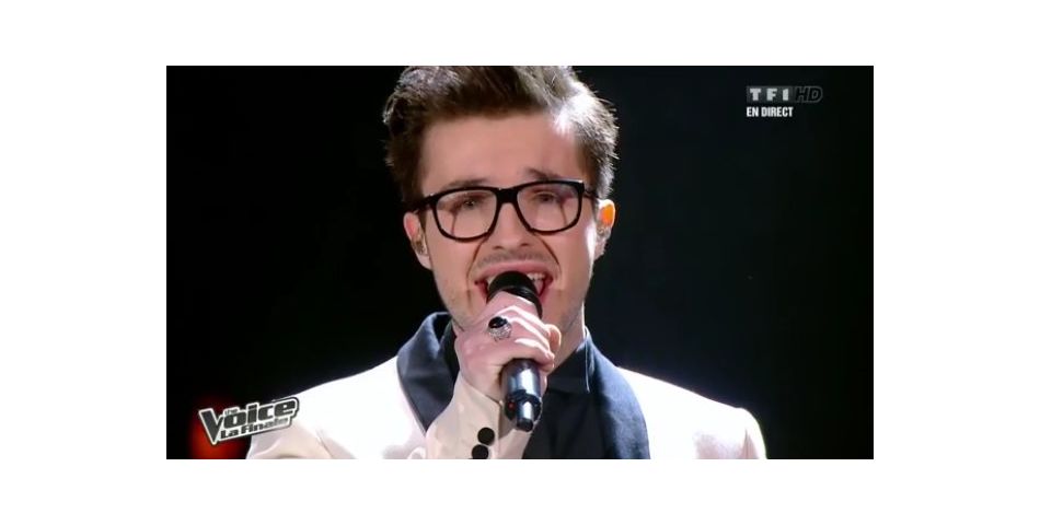 Olympe sur le plateau de The Voice 2 lors de la collégiale.