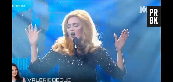 Valérie bègue sous les traits d'Adele : une ressemblance frappante dans Un air de star.