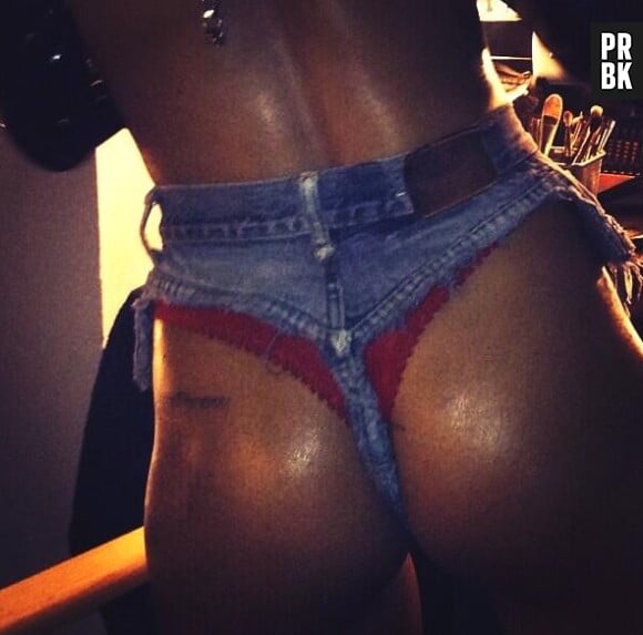 Rihanna invente le short en jeans transformé en string