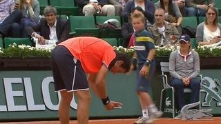 Roland Garros 2013 : Sergiy Stakhovsky sort son portable en plein match pour contester une faute