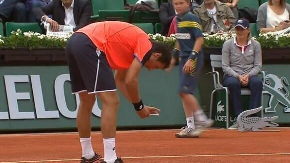Roland Garros 2013 : Sergiy Stakhovsky sort son portable en plein match pour contester une faute
