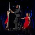 Neil Patrick Harris en plein tour de magie pendant les Tony Awards 2013